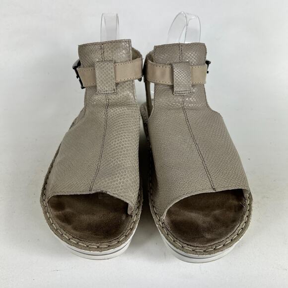 Naot Verbena Sandals Women's 7.5 Beige Buckle Snakeskin Ankle Strap Open Toe - Picture 4 of 9